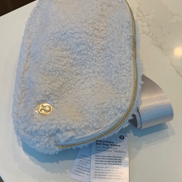 NWT LuLuLemon Everywhere Belt Bag Creme Fleece in Creme color - Picture 8 of 9